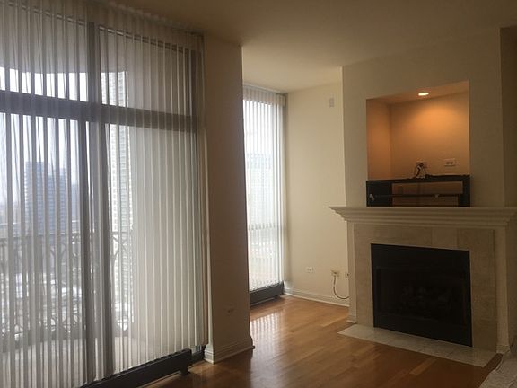 5th image of 21 E Huron St APT 2001