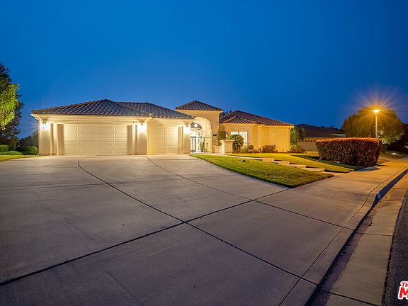 3rd image of 676 Misty Glen Pl