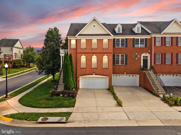 42919 Overly Sq, Chantilly, VA 20152