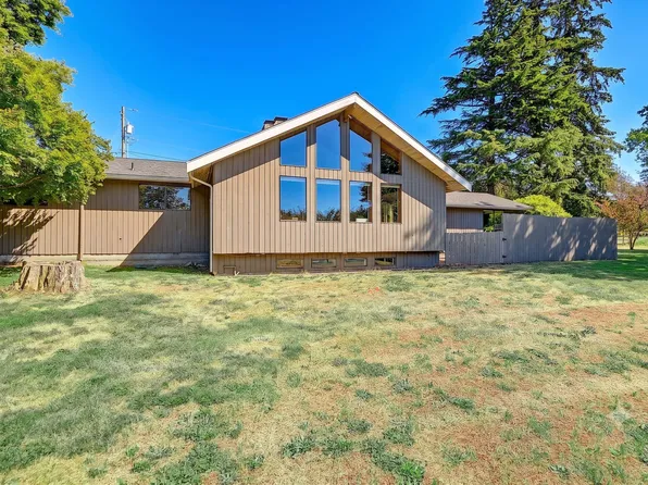 615 Arrowhead Rd, Camano Island, WA 98282