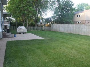 176 Mockingbird Ln, Wheeling, IL 60090