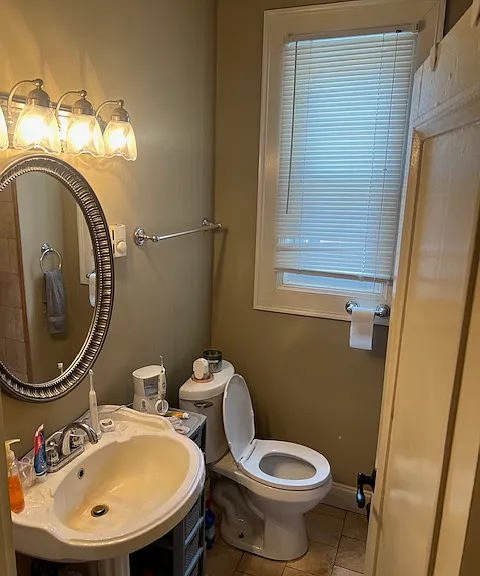 700 N Roan St #11 — Photo 3