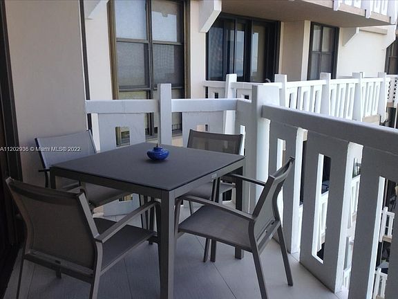 5th image of 1121 Crandon Blvd APT E1105