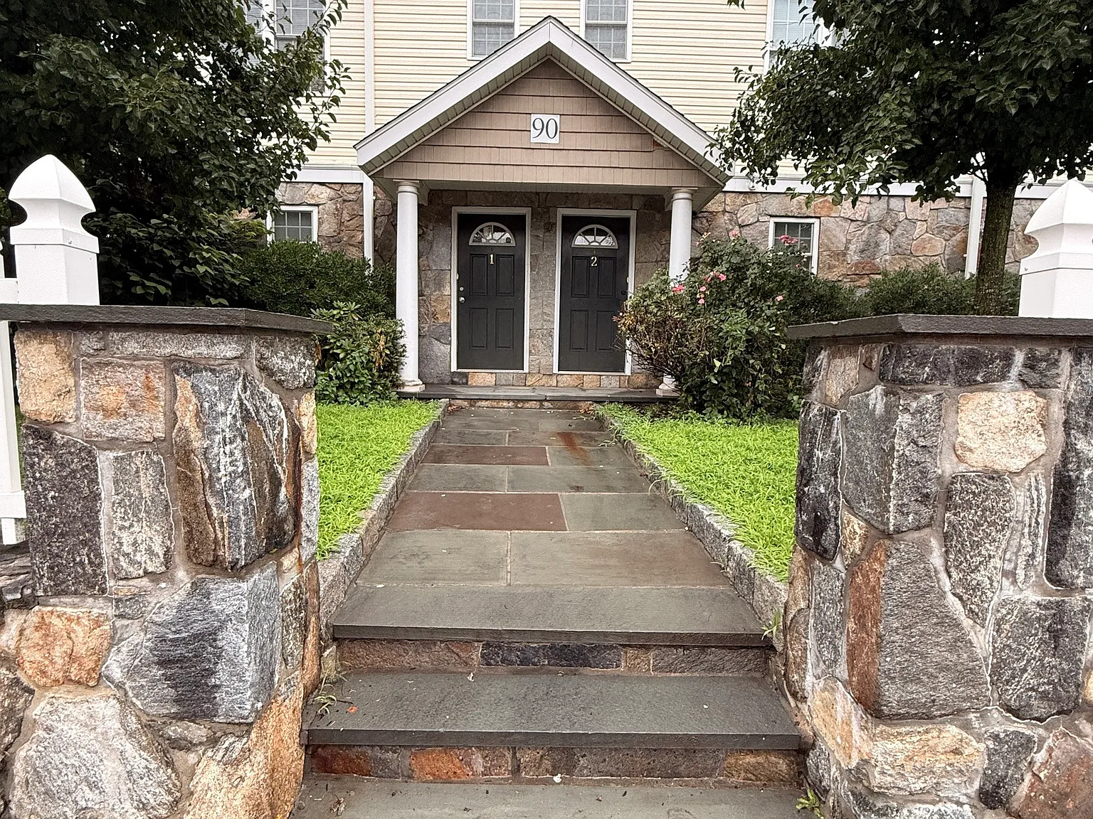 4 bed, 3.5 bath, 2200 sqft, $4,100 — Photo 1