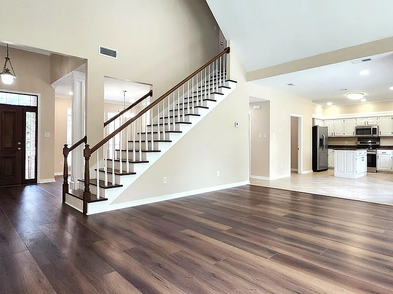 3829 Versailles Ct — Photo 2
