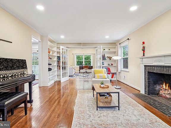 3rd image of 294 Mount Lucas Rd