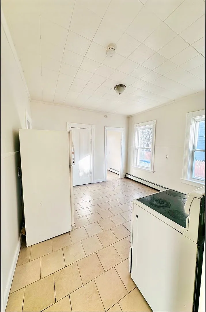 175 Amherst Street — Photo 3