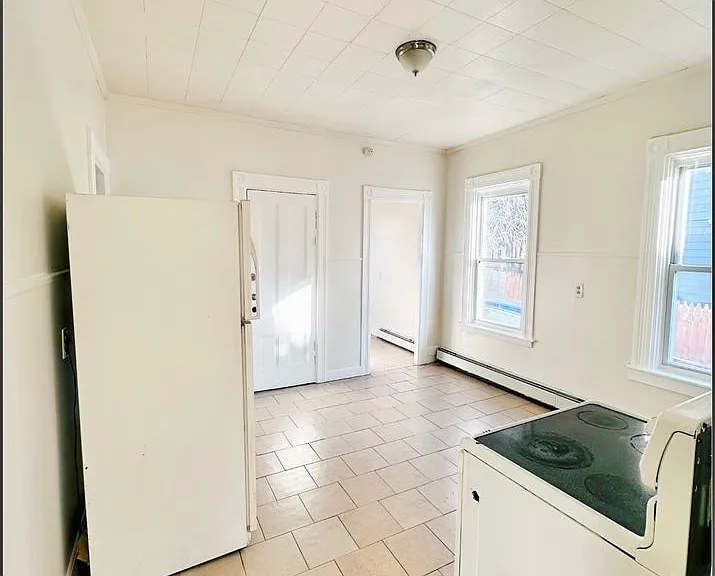175 Amherst Street — Photo 3