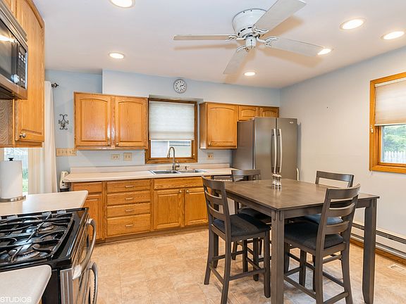 4th image of 412 Midway Dr