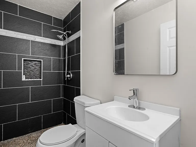 2020 Kildare Ave — Photo 9