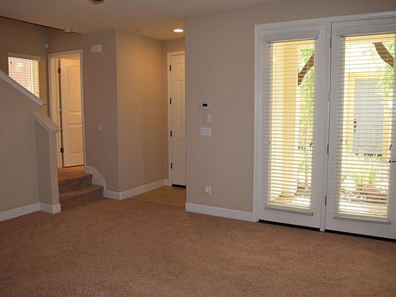 3rd image of 900 Lyon Pl