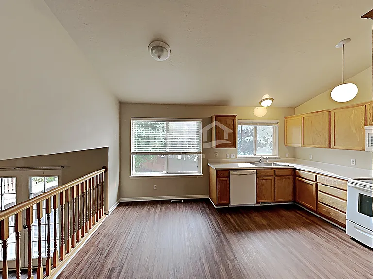 1452 S Stoker Ln — Photo 5