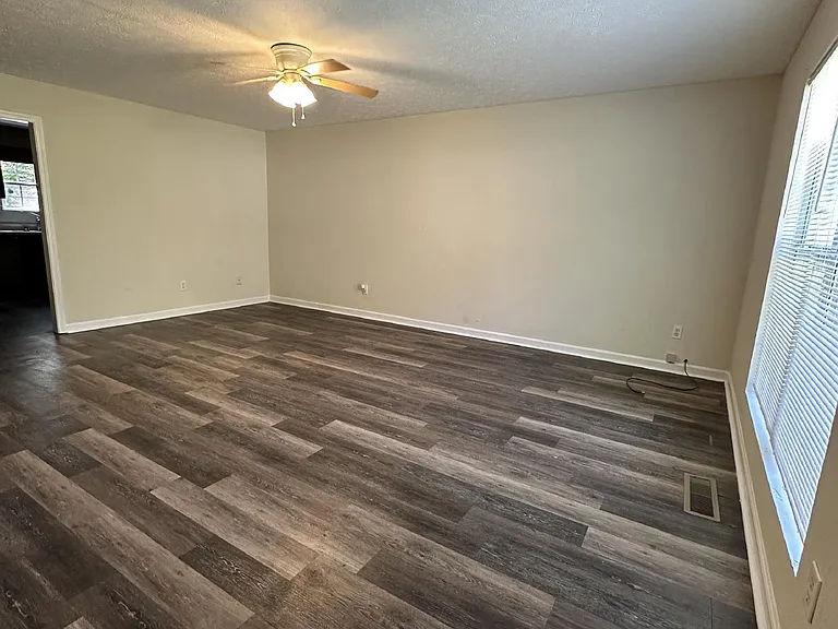 4801 Victoria Ct — Photo 6