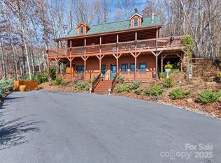 194 Stable Ln, Maggie Valley, NC 28751