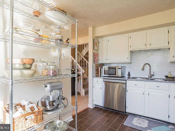5th image of 6104 Gardenia Ct