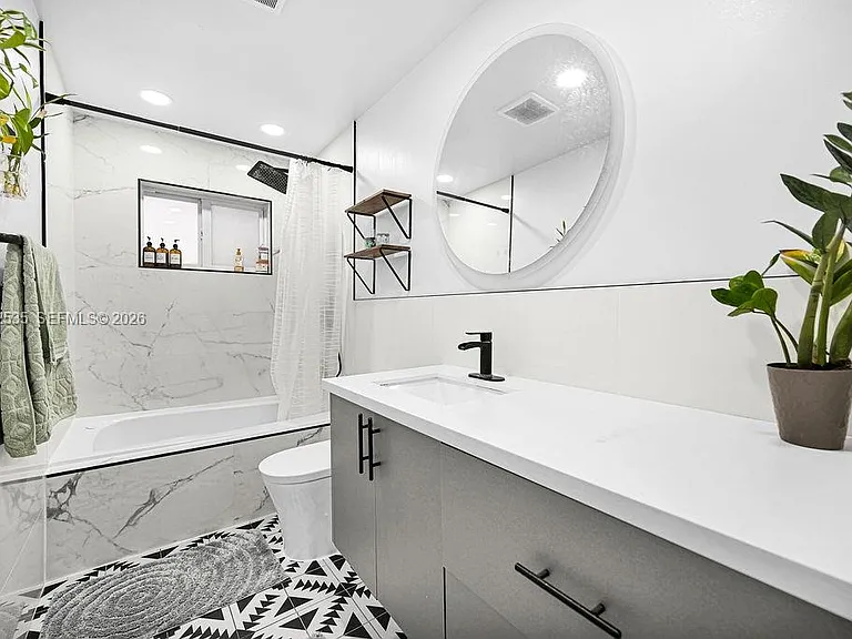 740 N 73rd Ave — Photo 18