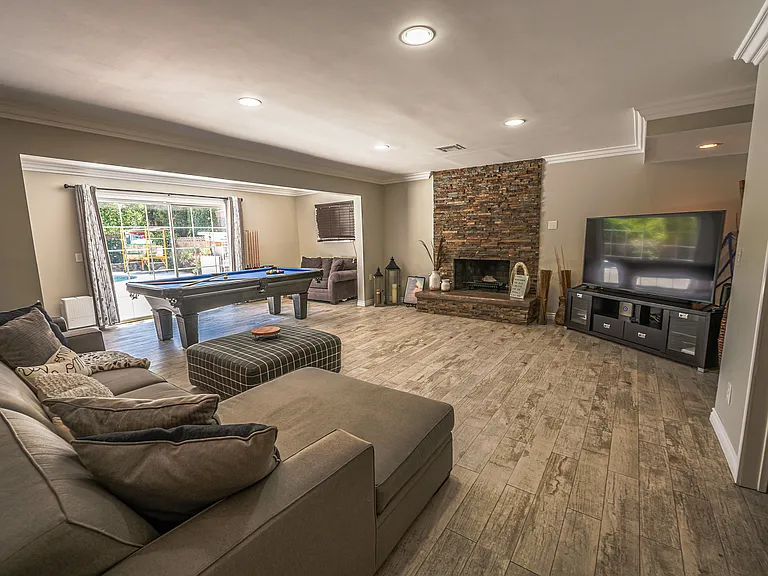 20212 Valerio St — Photo 12