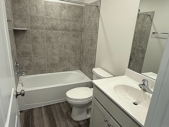 Bed room 1 - Bathroom in the basement