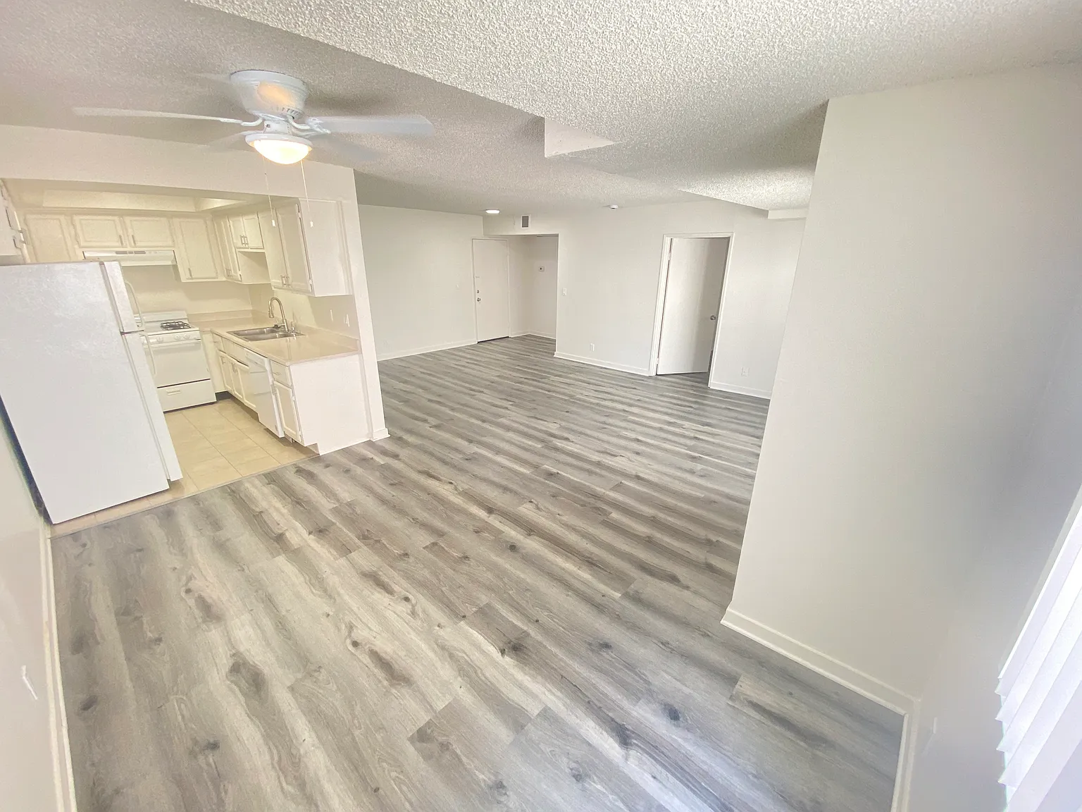 2 bed, 2.0 bath, 1050 sqft, $2,695 — Photo 3