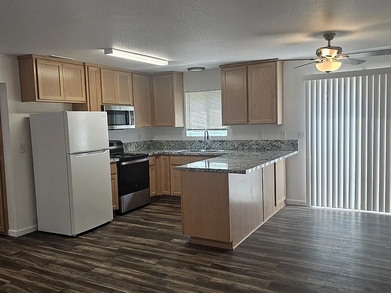 835 W 4th Ave — Photo 2