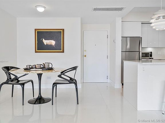 2nd image of 700 Biltmore Way APT 205