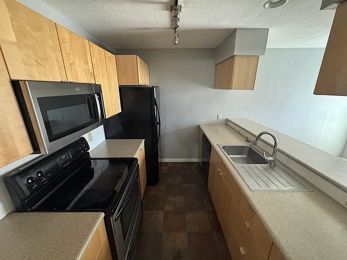 1 bed, 1.0 bath, 3244 sqft, $1,200 — Photo 4