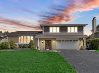 2110 W Jody Ct, Mount Prospect, IL 60056