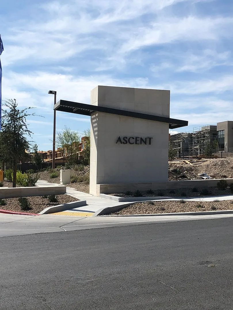 Gorgeous Summerlin Townhome — Photo 3