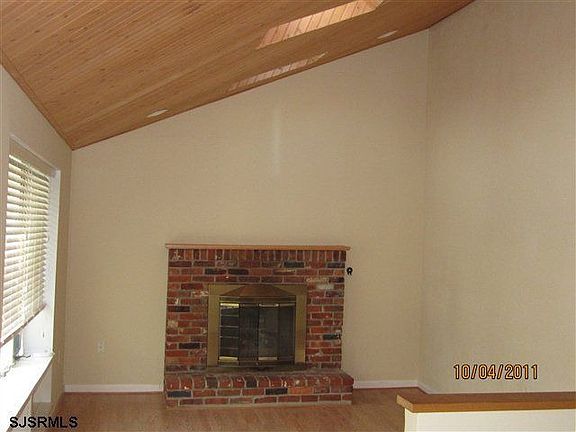 spacious & skylights