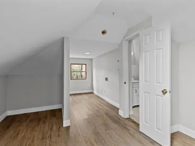 511 S Walker St — Photo 34