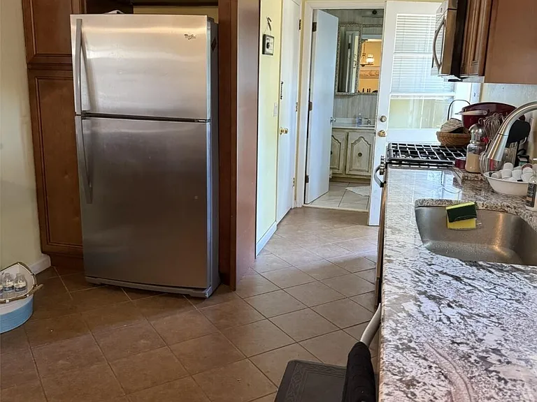 1835 Northwest Dr — Photo 5