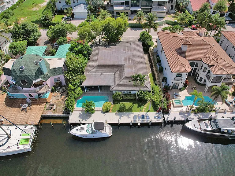 2427 Sea Island Dr — Photo 2