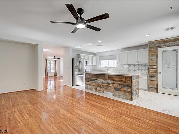 4th image of 8560 Shady Pines Dr
