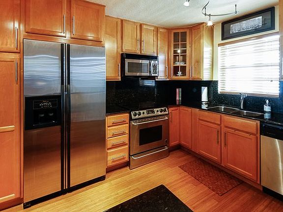 5th image of 3051 NE 48th St APT 605