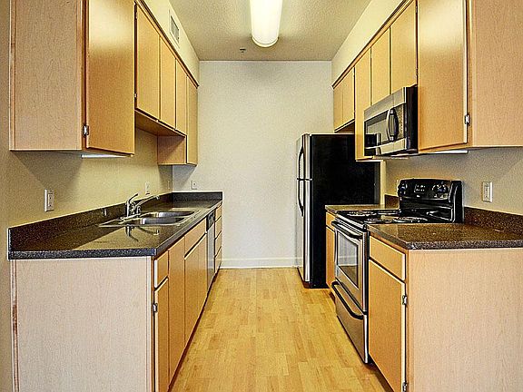 3rd image of 14611 Vincennes St #Br5amasa1