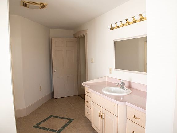 5th image of 10 Weidmansville Rd APT B
