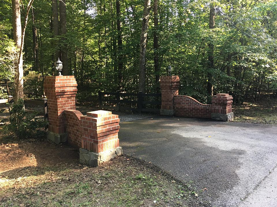 Private entrance off of quiet, private paved road