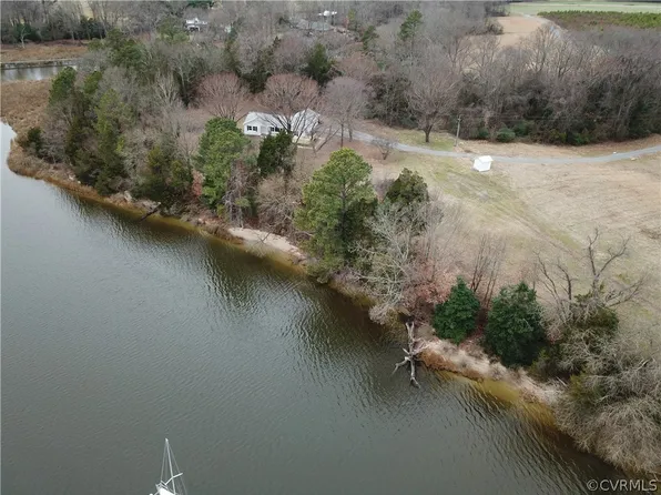 228 Marilou Ln, Colonial Beach, VA 22443