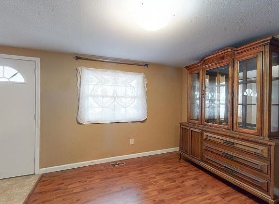 3rd image of 214 Turman Dr
