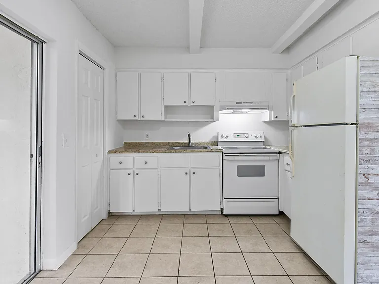 8401 SE Sunset St — Photo 8