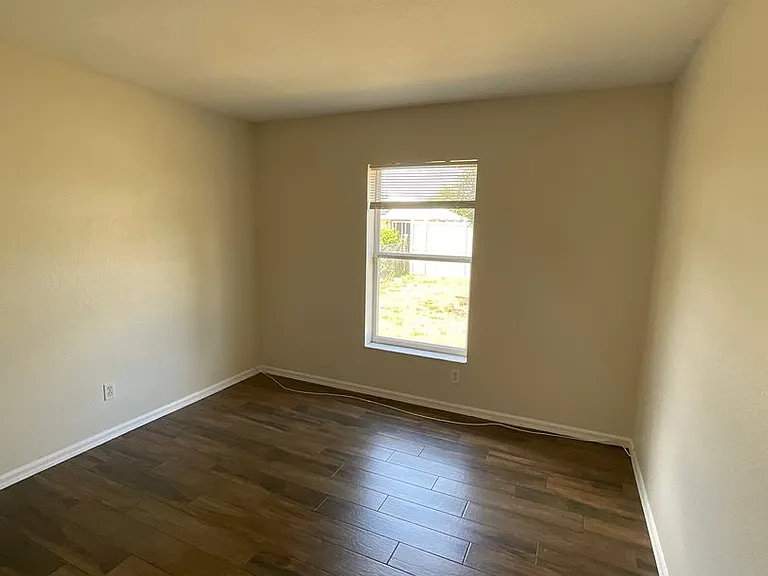 419 SW Meadow Ter — Photo 15
