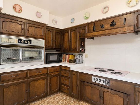 4th image of 2801 Gardella Ln
