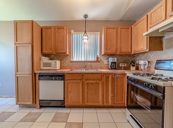 4th image of 2625 Vermont St