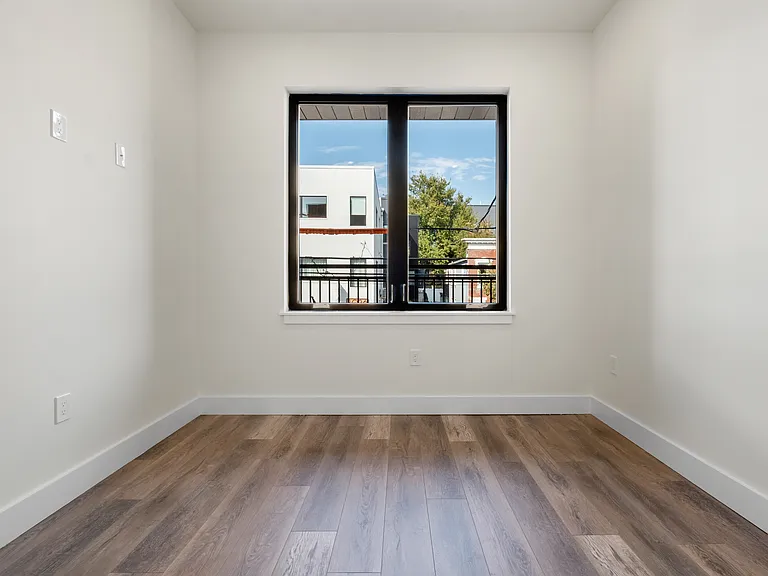 2025 Amber St #B — Photo 17