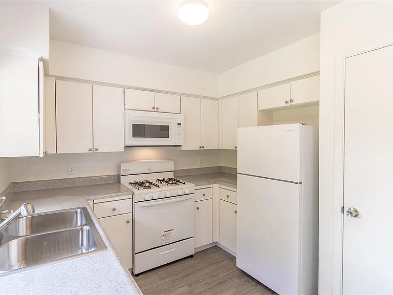 906 Red Cliff Dr — Photo 10