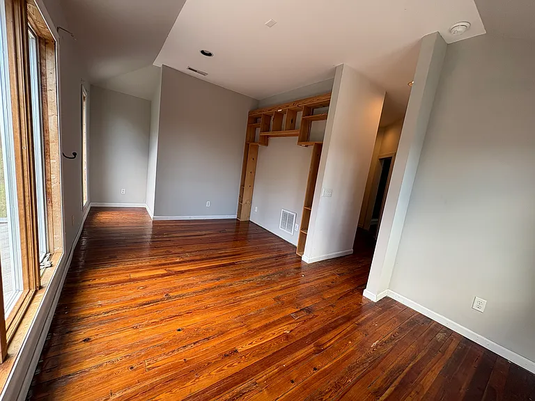 1203 W Johnson St — Photo 18