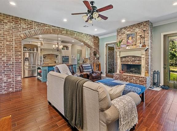 5th image of 3235 Robin Ln