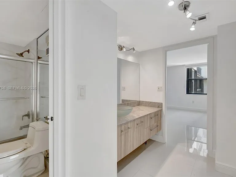 2333 Brickell Ave #305 — Photo 23