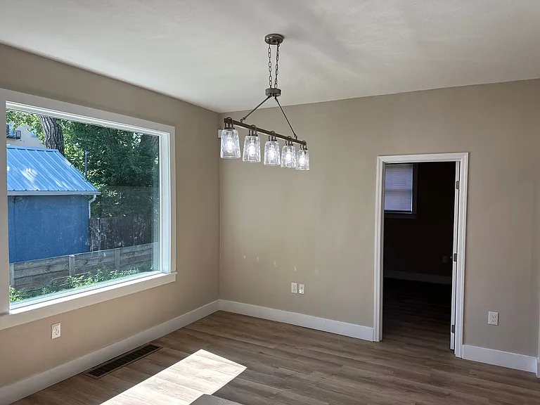 423 W Kiowa St — Photo 2