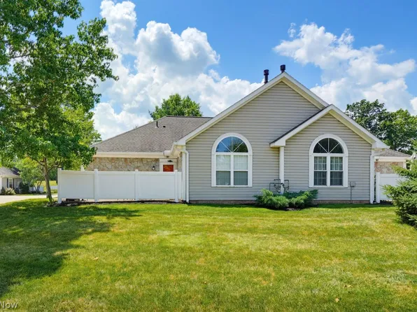 8280 Cyrus Ln, Northfield, OH 44067